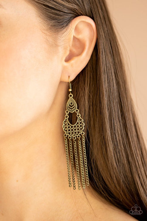 Paparazzi Insane Chain - Brass Earrings