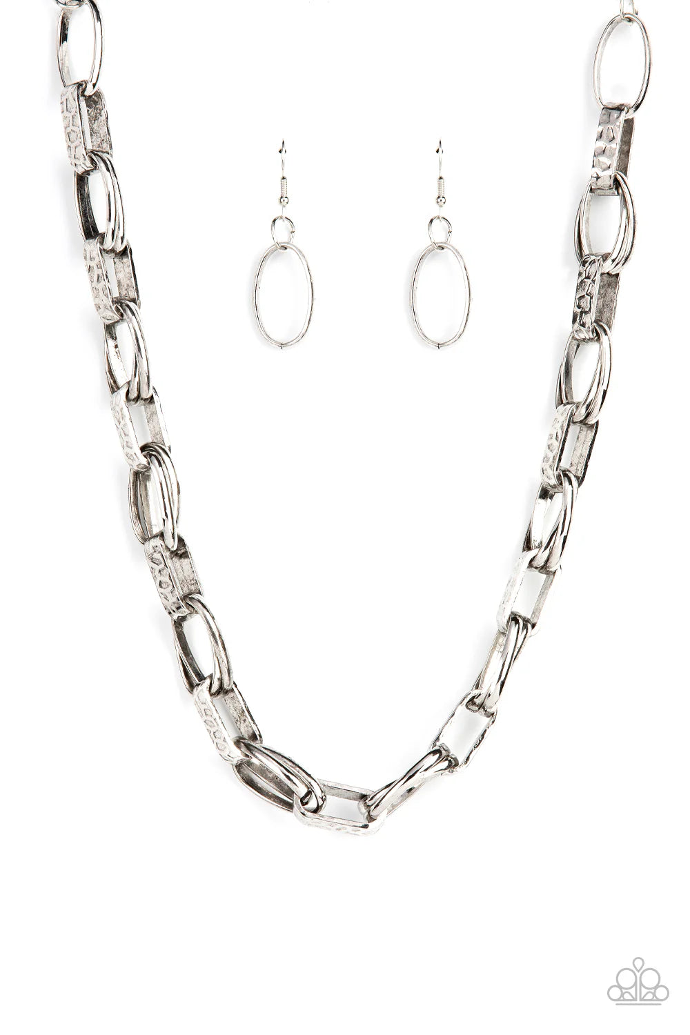 Paparazzi ♥ Motley In Motion - Silver ♥ Necklace