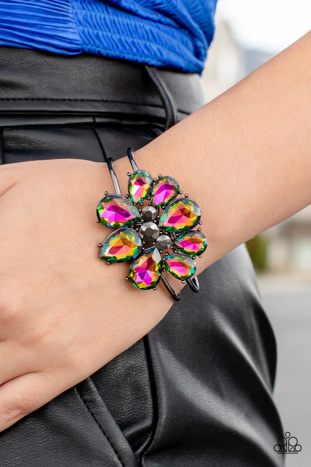 Paparazzi ♥ DAUNTLESS is More - Multi ♥ Bracelet