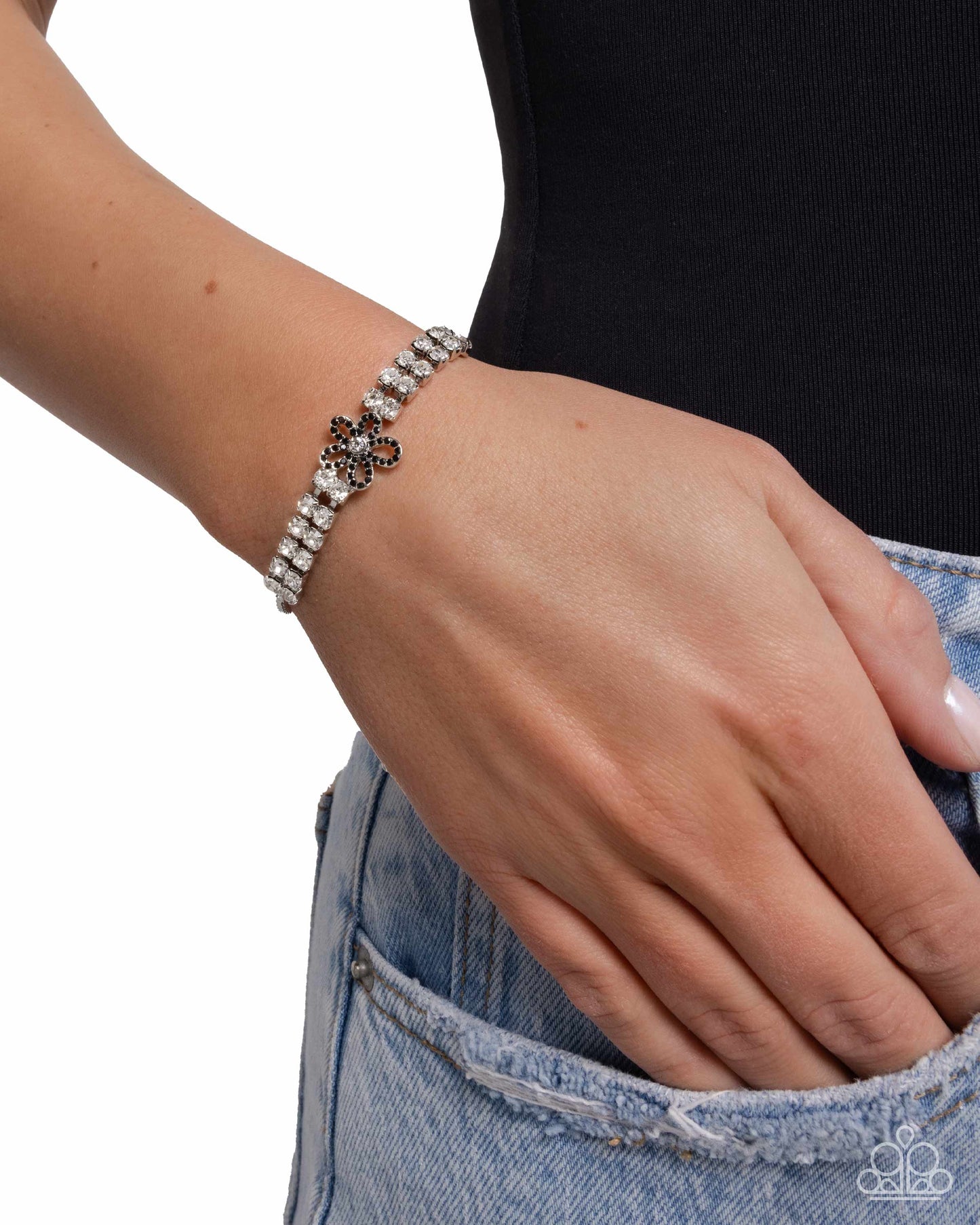 Paparazzi ♥ Blooming Breakthrough - Black ♥ Bracelet