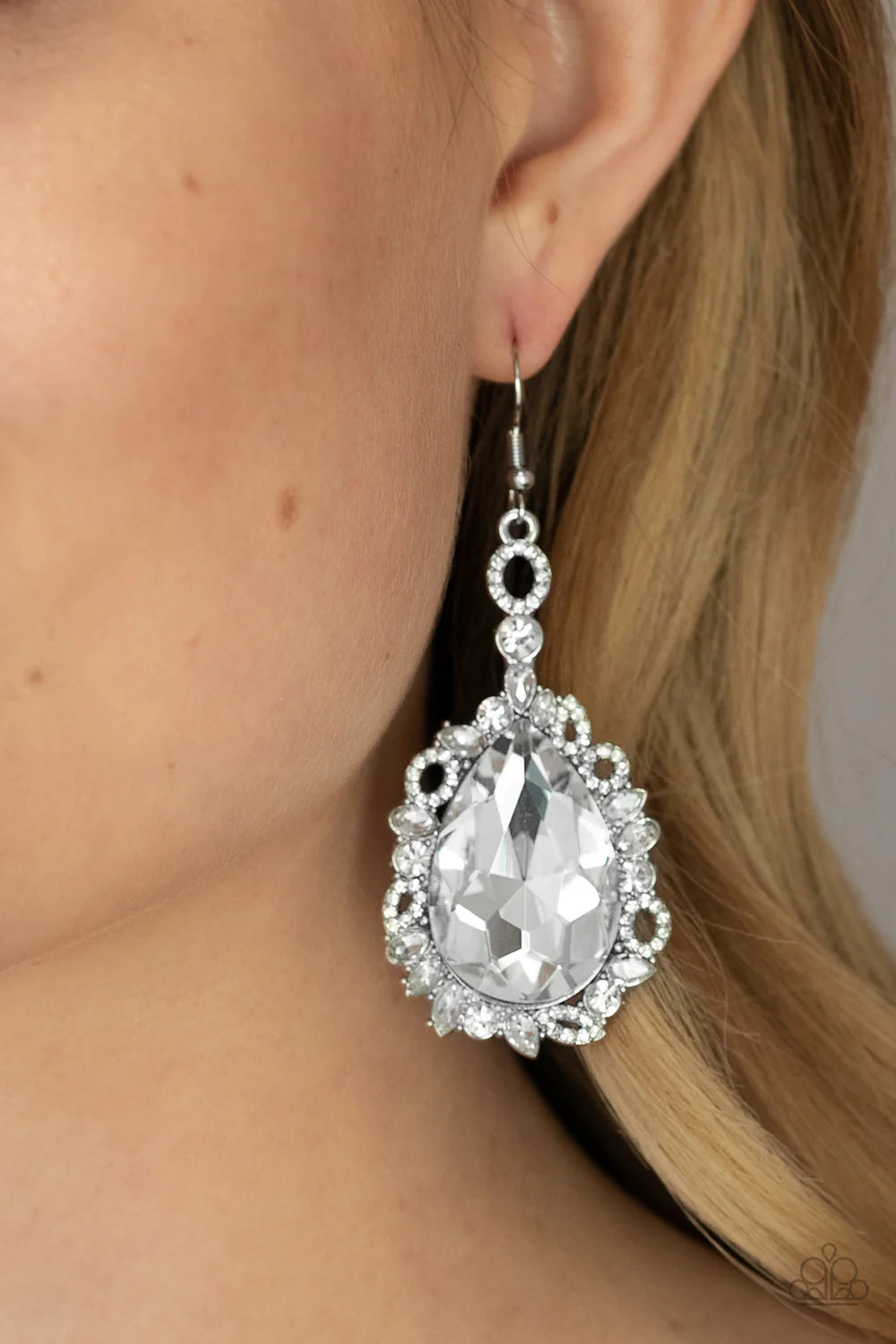 Paparazzi Royal Recognition - White Earrings