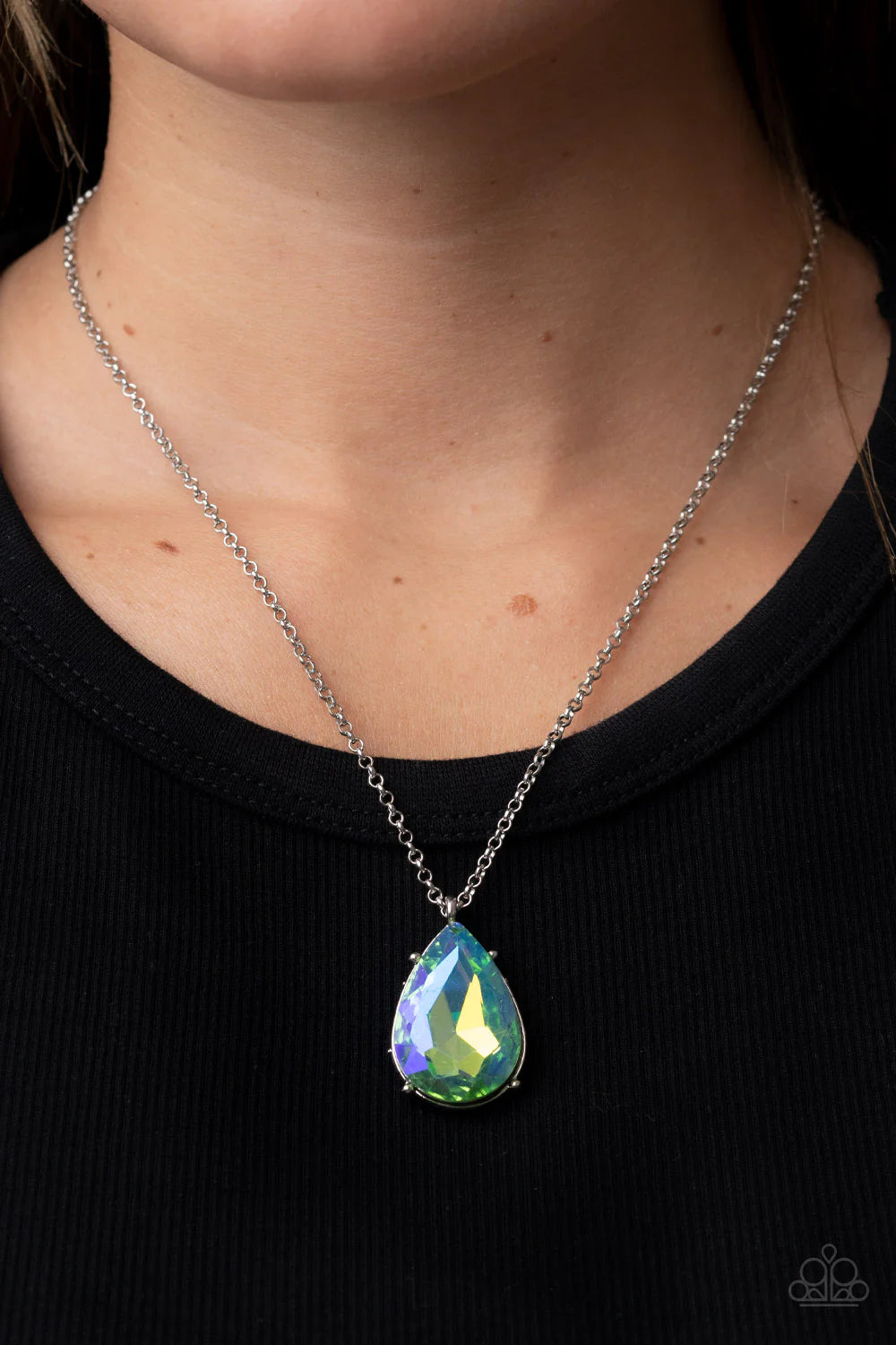 Paparazzi Illustrious Icon - Green Necklace