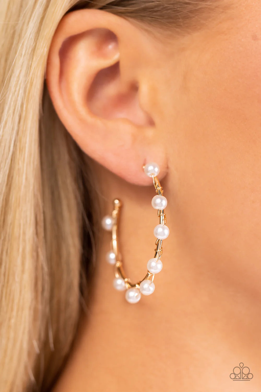 Paparazzi Night at the Gala - Gold Earrings