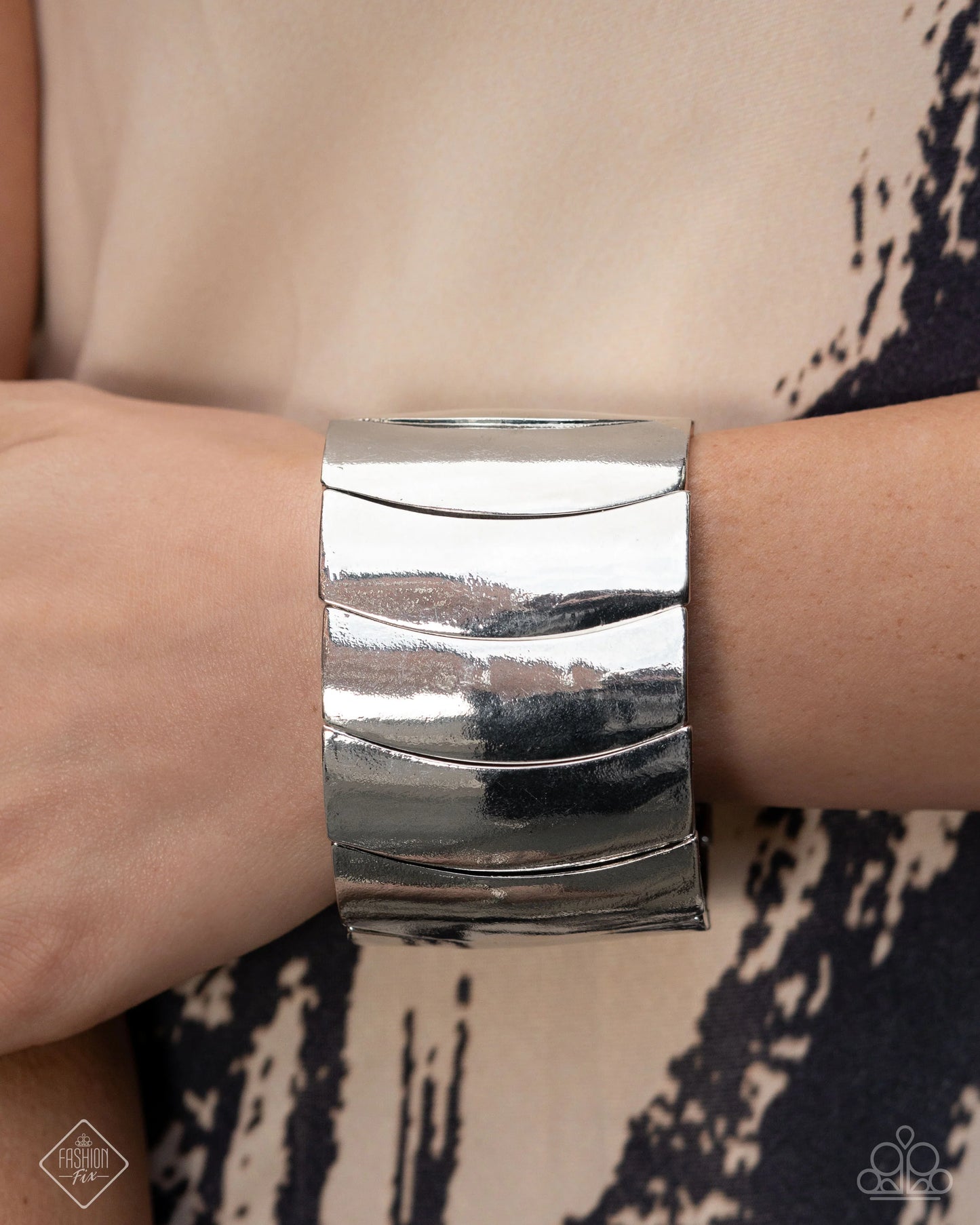 Paparazzi Intrepid Icon - Silver Necklace/Paparazzi Crusading Celebrity - Silver Bracelet