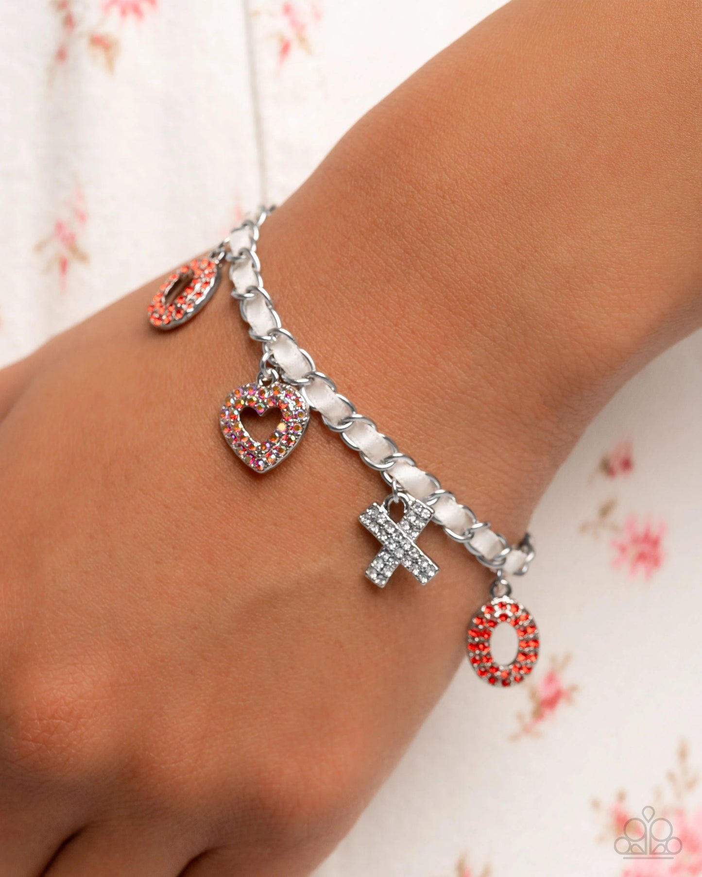 Bracelet: "Courting Change - Red
Earring: "XOXO Stream - Red