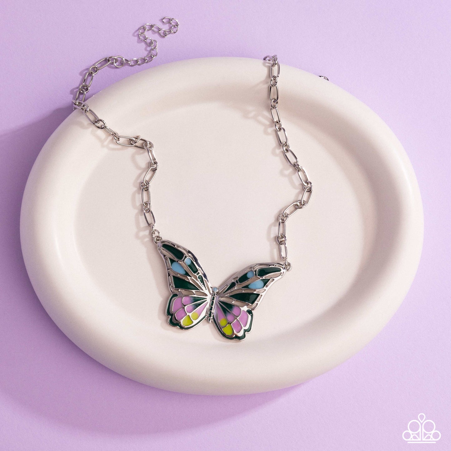 Aerial Accolade - green - Paparazzi necklace