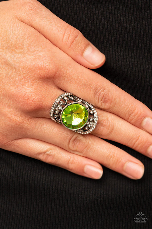 PAPARAZZI "GALACTIC GARDEN" GREEN RING