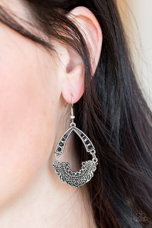 Paparazzi  Royal Engagement - Black  Earrings
