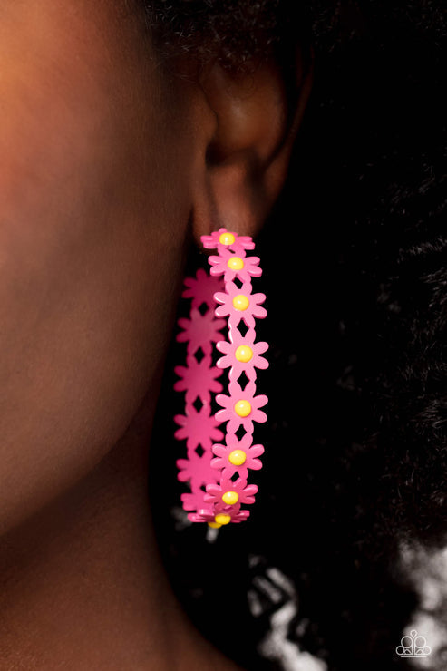 Paparazzi  Daisy Disposition - Pink  Earrings