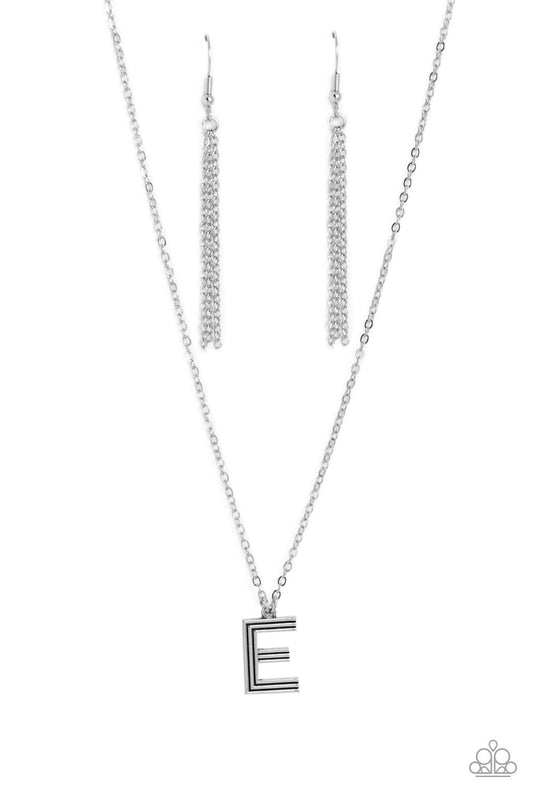 PAPARAZZI "LEAVE YOUR INITIALS" SILVER E NECKLACE