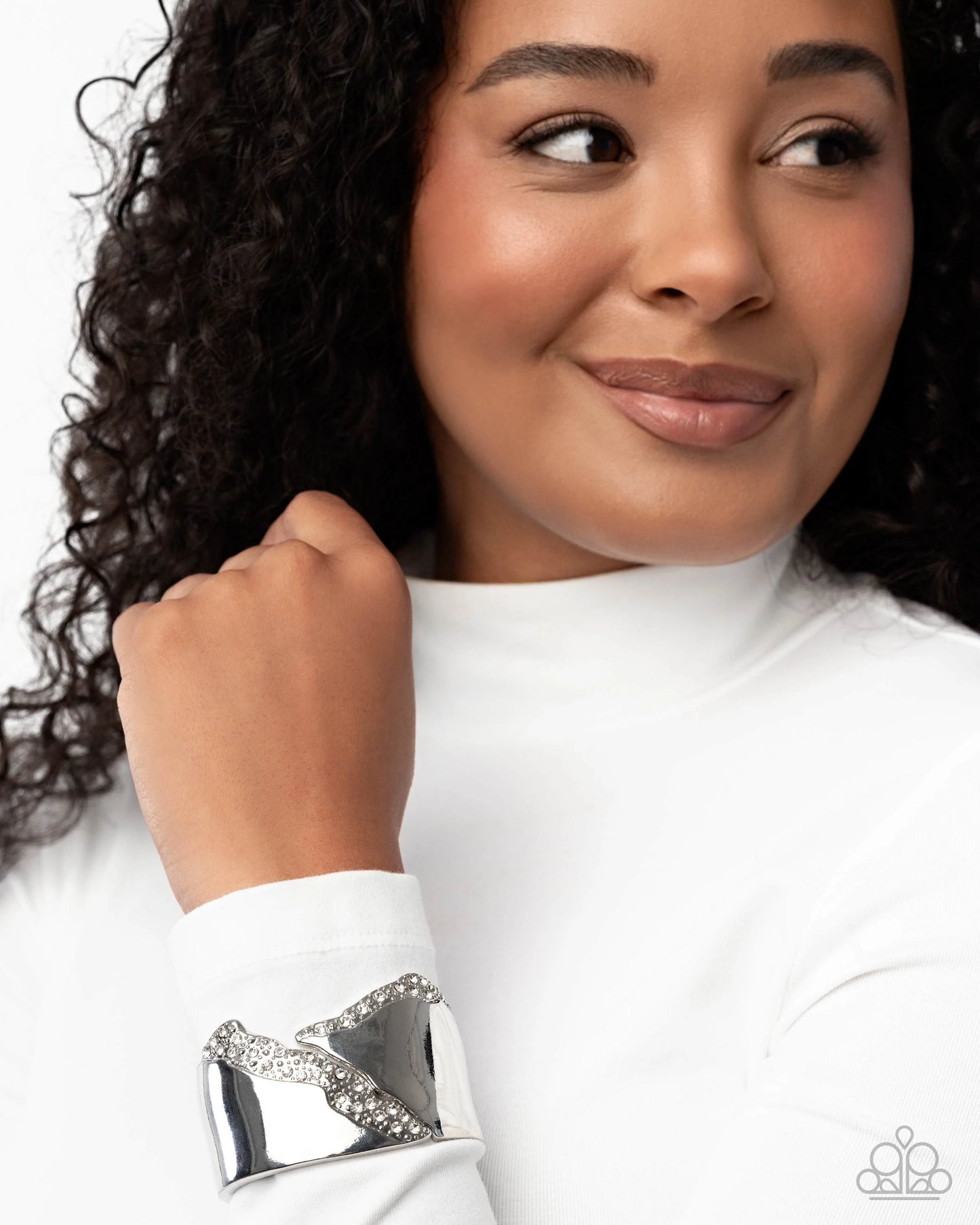 Twinkly Traverse - white - Paparazzi bracelet