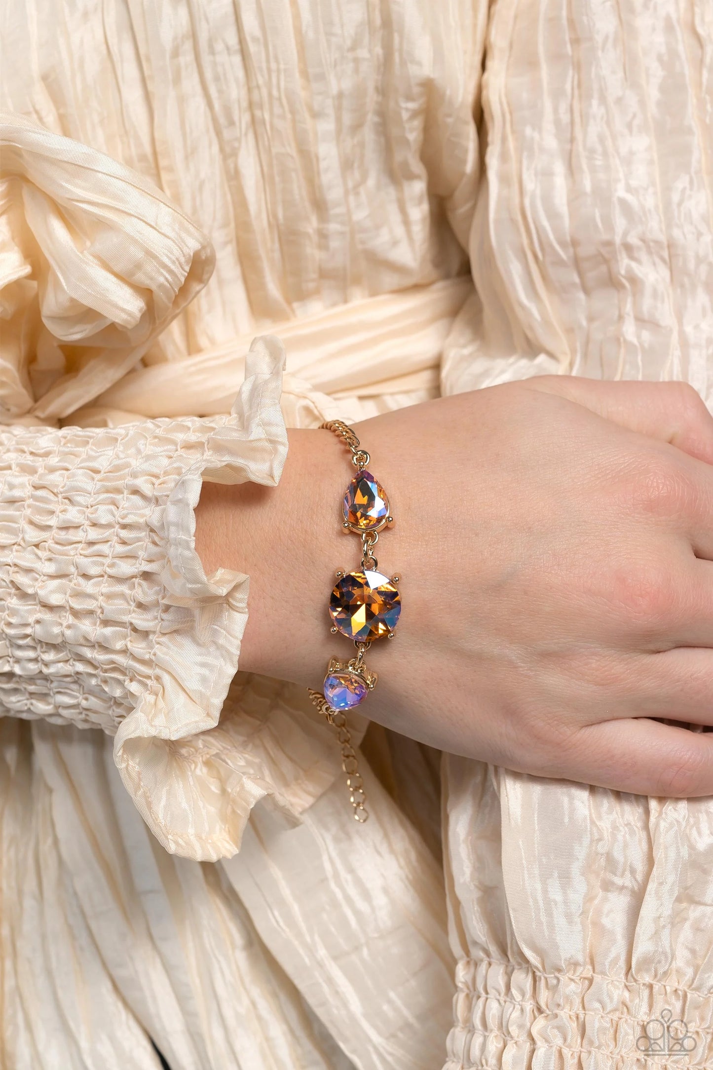 Paparazzi Round Royalty - Gold Necklace/Paparazzi Twinkling Trio - Gold Bracelet