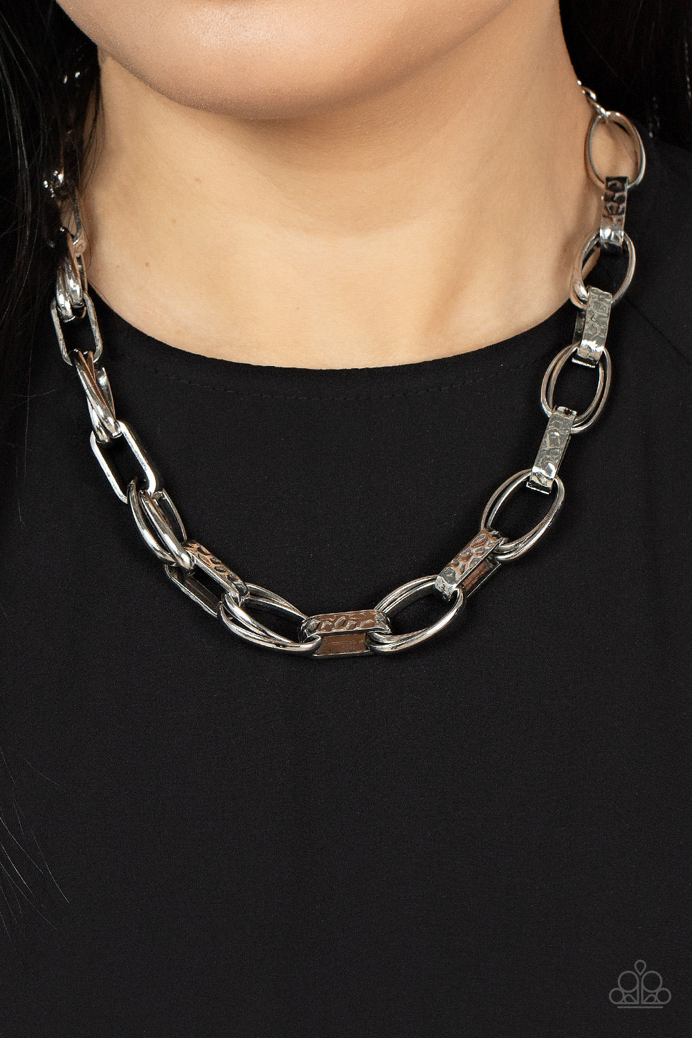 Paparazzi ♥ Motley In Motion - Silver ♥ Necklace