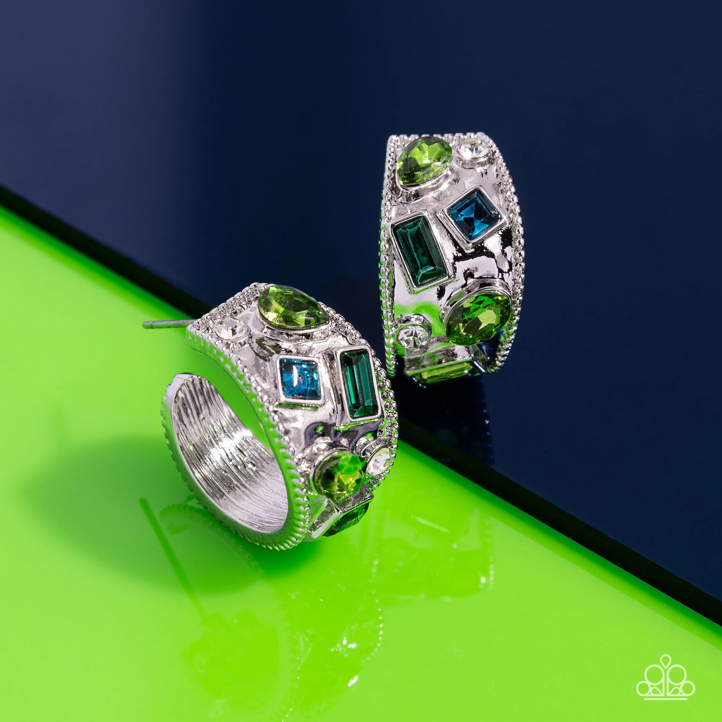 Paparazzi ♥ Antique Dealer - Green ♥ Earrings