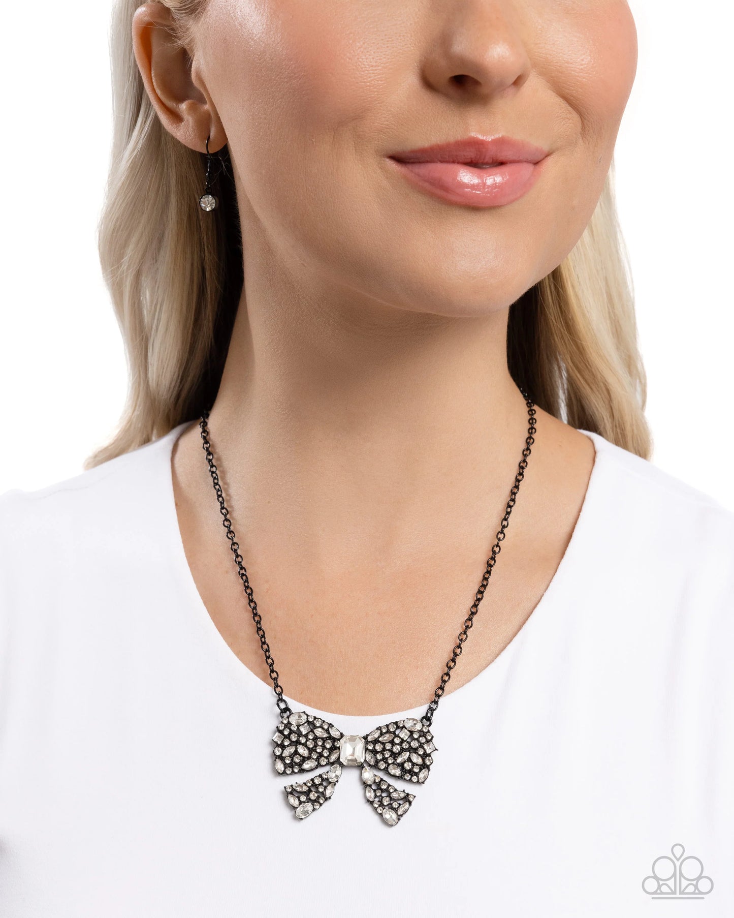 Paparazzi ♥ Bewitching Bow - Black ♥ Necklace