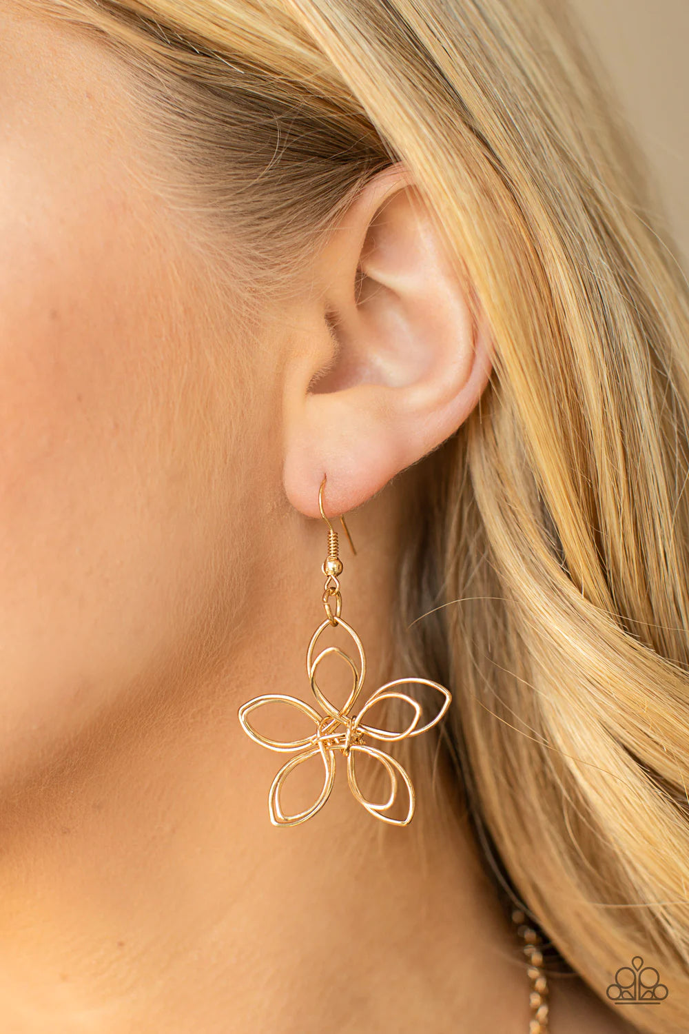 PAPARAZZI "FLOWER GARDEN FASHIONISTA" GOLD NECKLACE