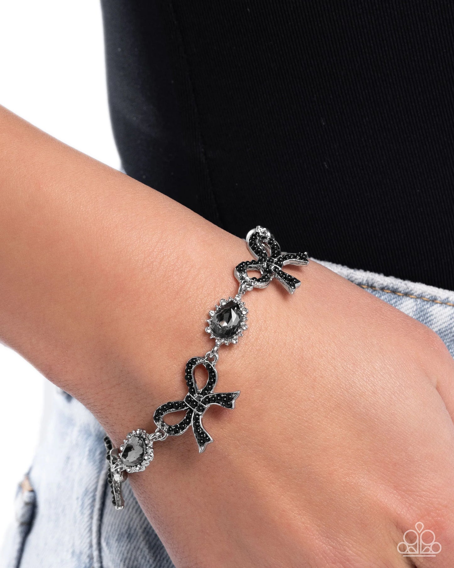 Paparazzi ♥ Coquette Caliber - Black ♥ Bracelet