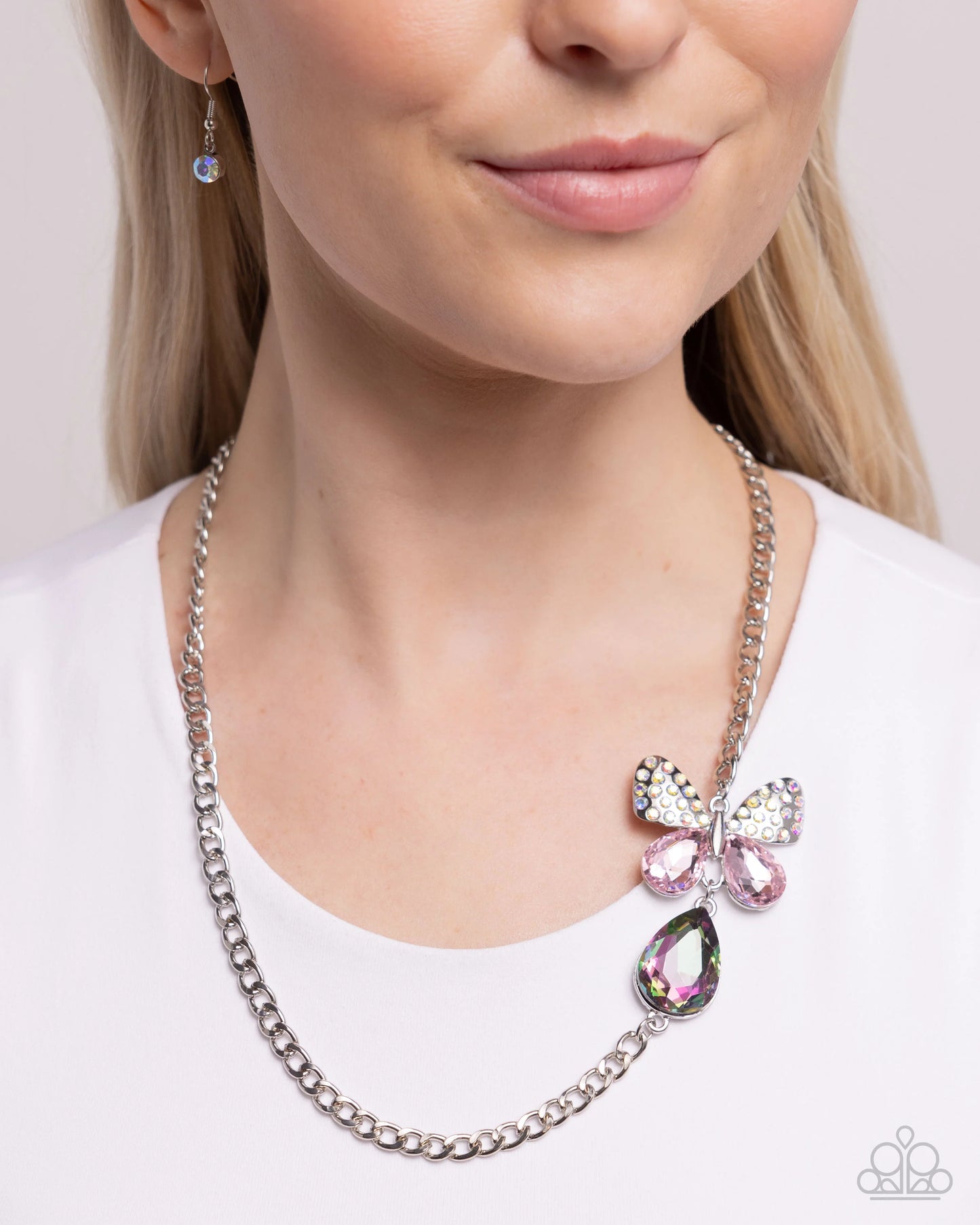 Paparazzi ♥ Fluttering Finesse - Pink ♥ Necklace