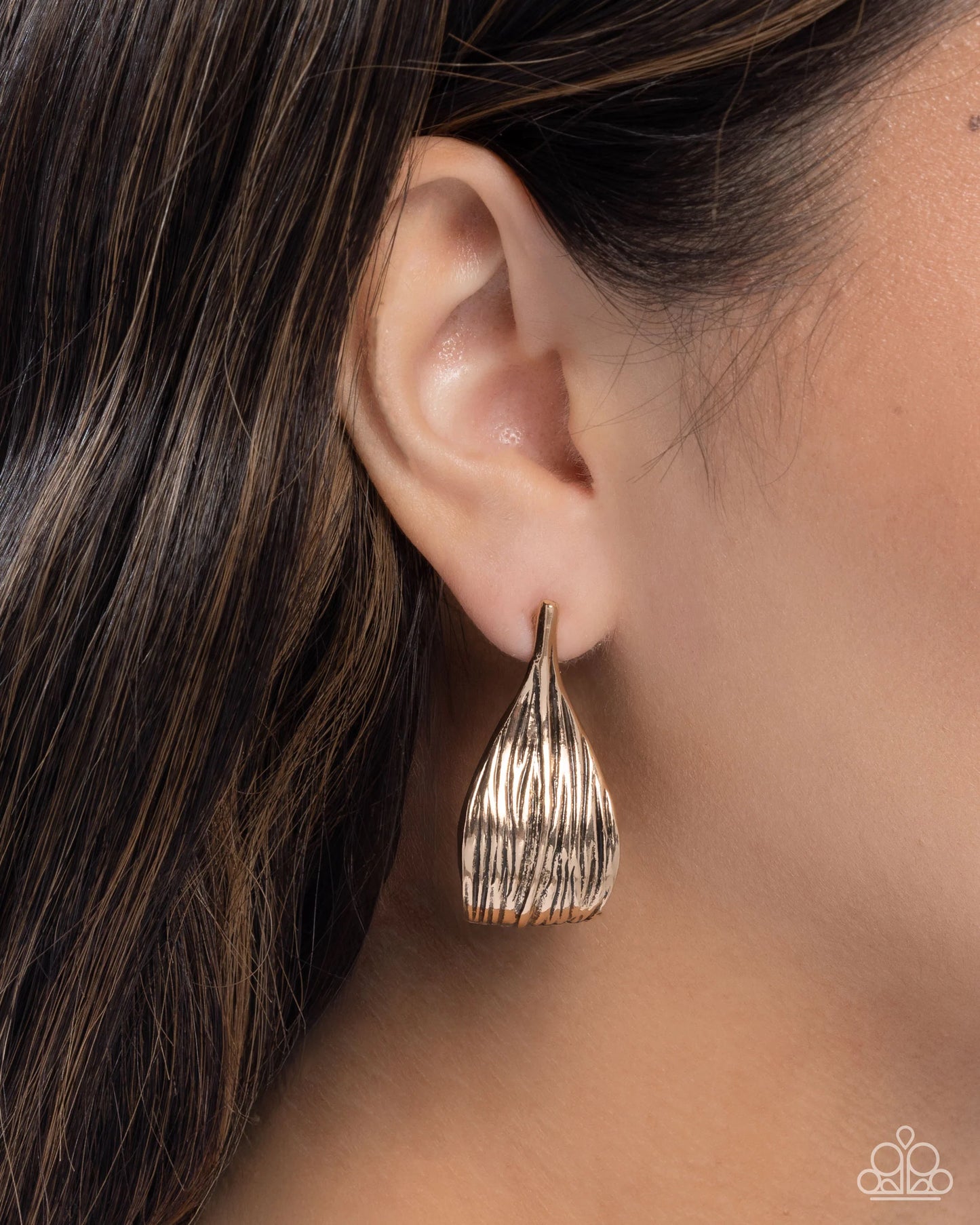 Paparazzi Curly Comfort - Gold Post Earrings