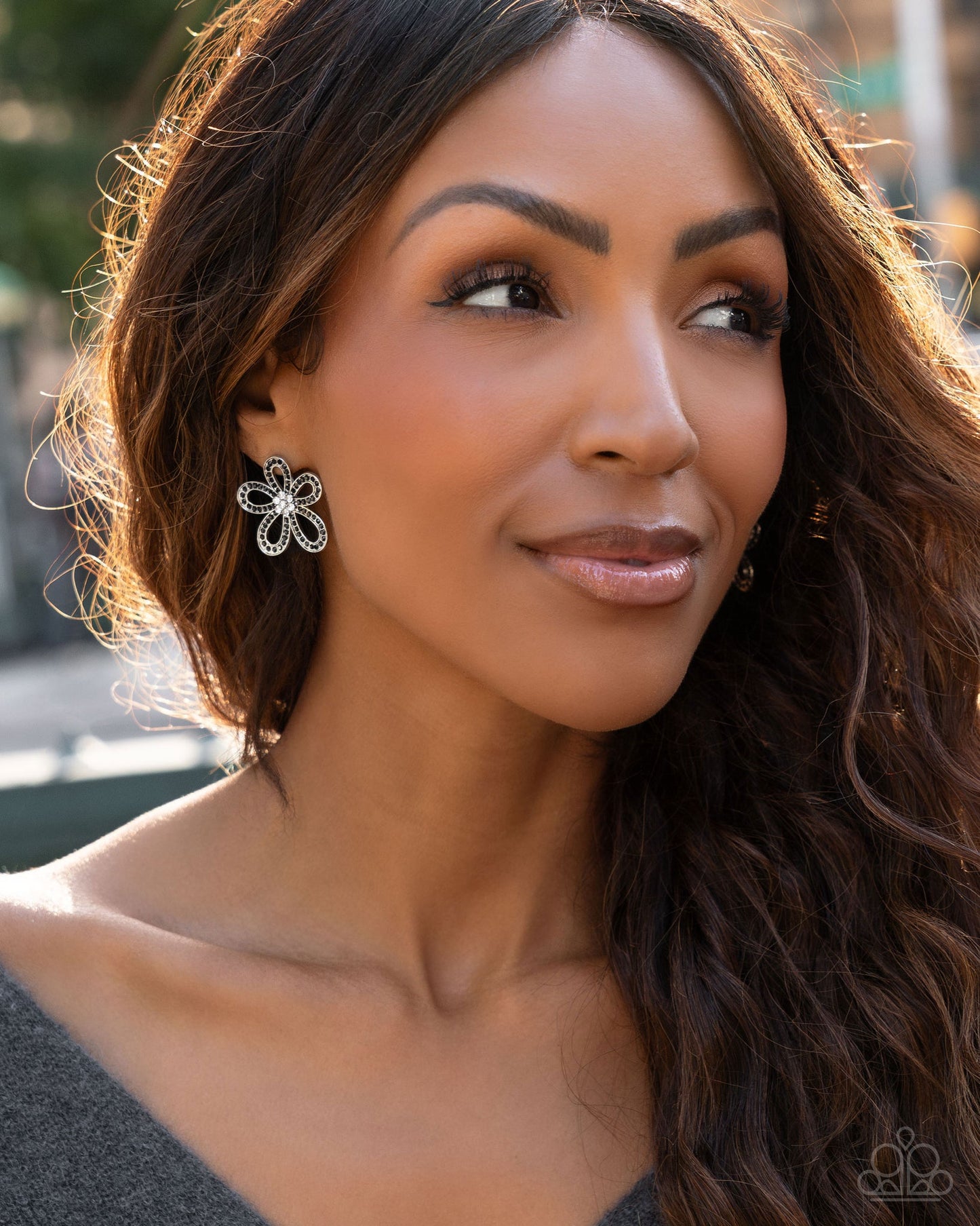 PAPARAZZI "BLOOMING BELLE" BLACK POST EARRINGS