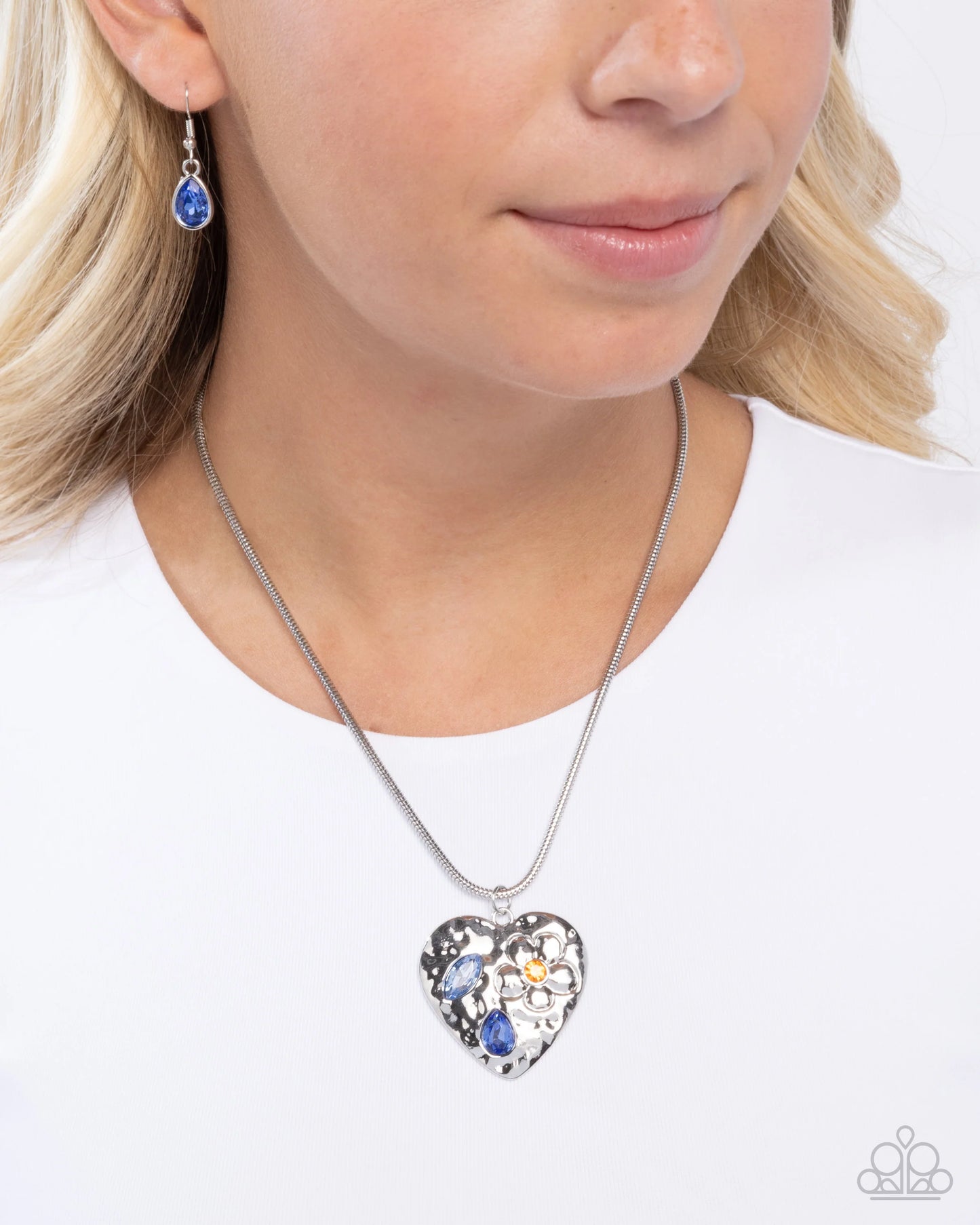 Paparazzi Outgoing Opulence - Blue Necklace