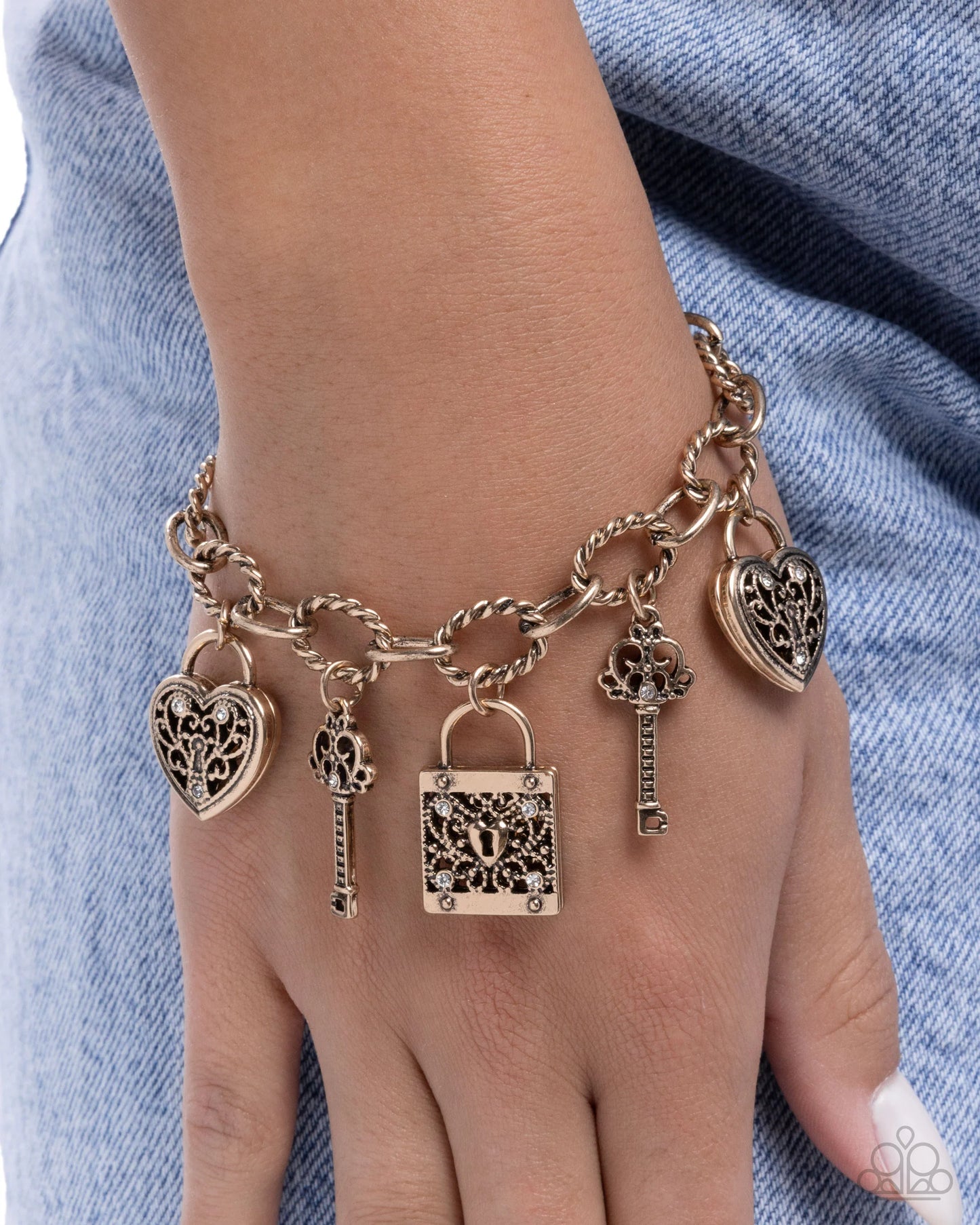 Paparazzi Flirty Filigree - Gold Bracelet