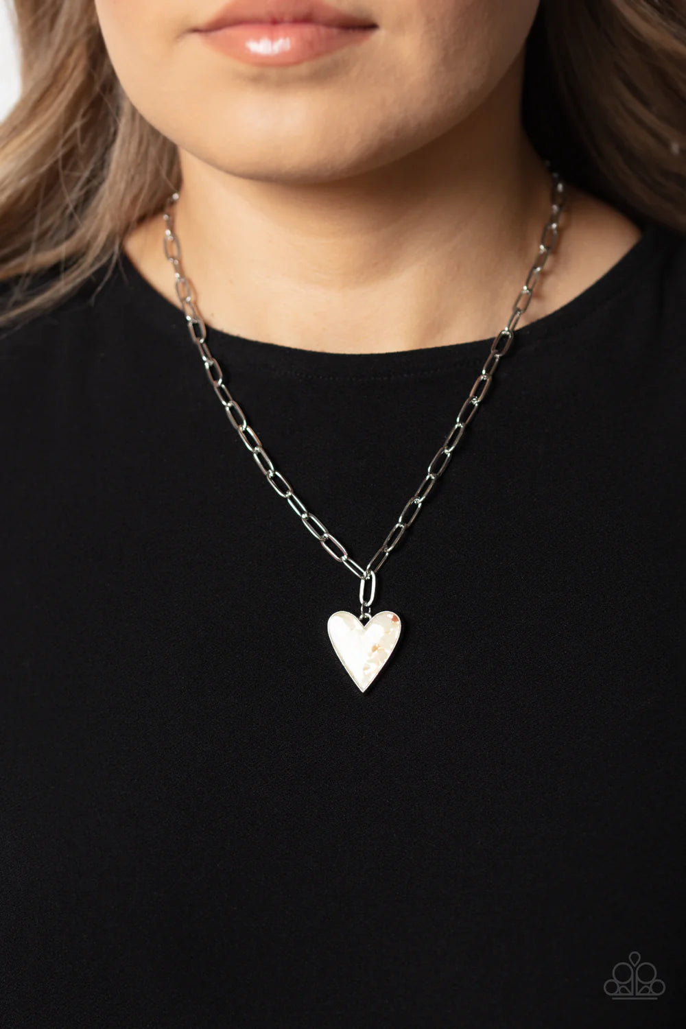 Paparazzi Kiss and SHELL - White Necklace