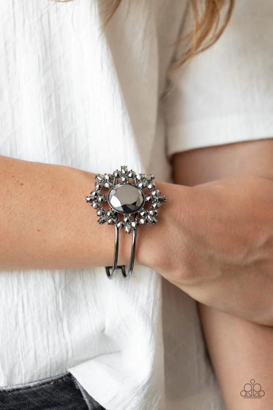 Paparazzi Elaborate Elegance - Black Bracelet
