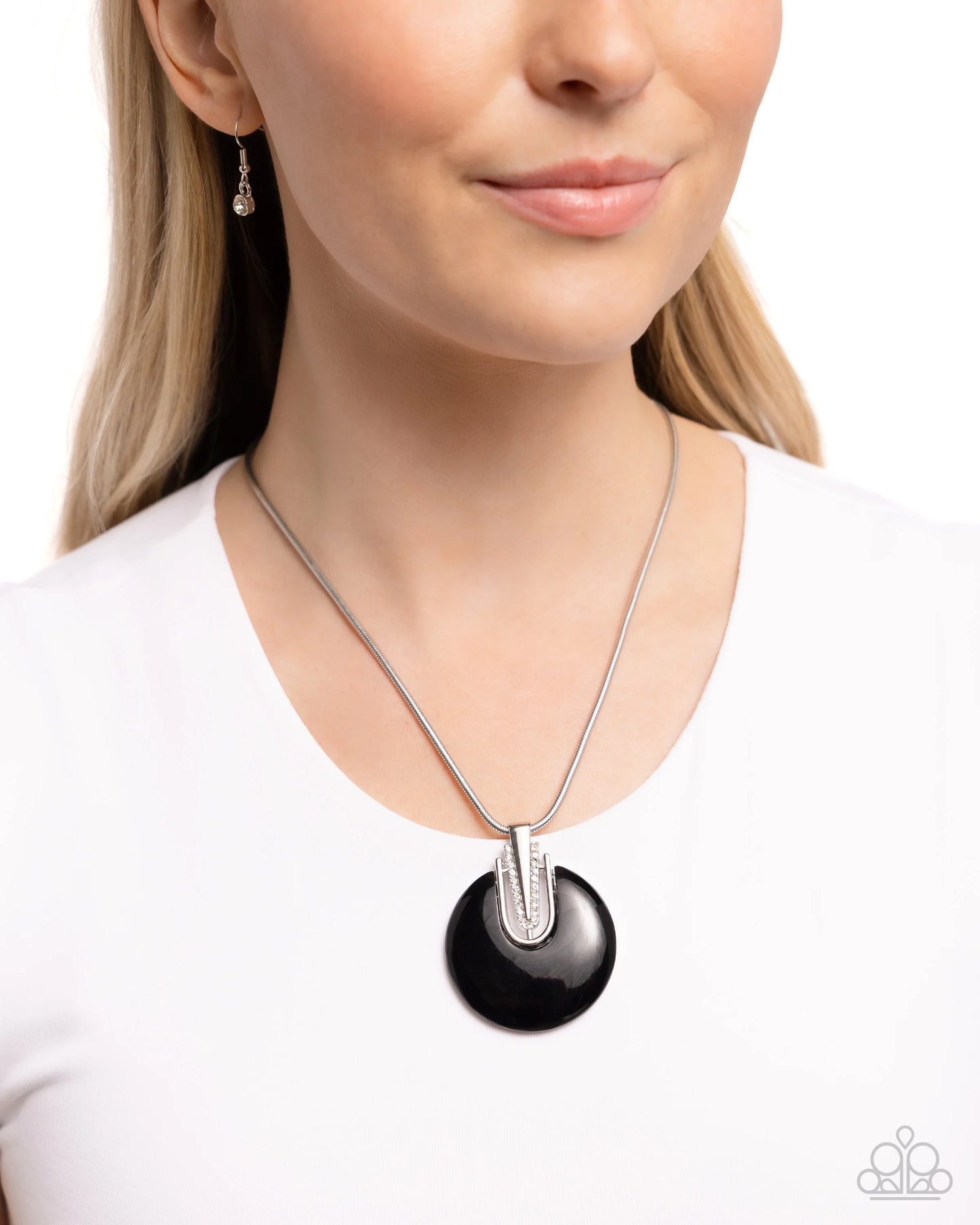 Paparazzi ♥ Cutting Charm - Black ♥ Necklace