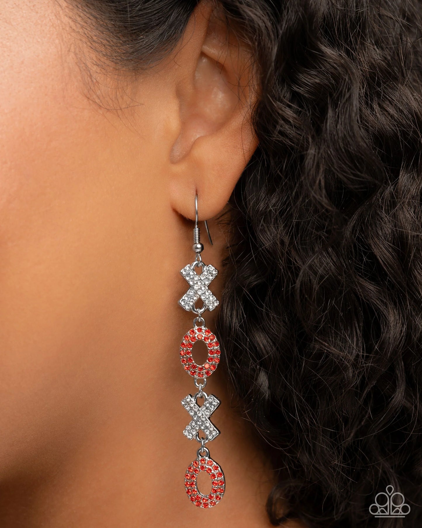 Bracelet: "Courting Change - Red
Earring: "XOXO Stream - Red