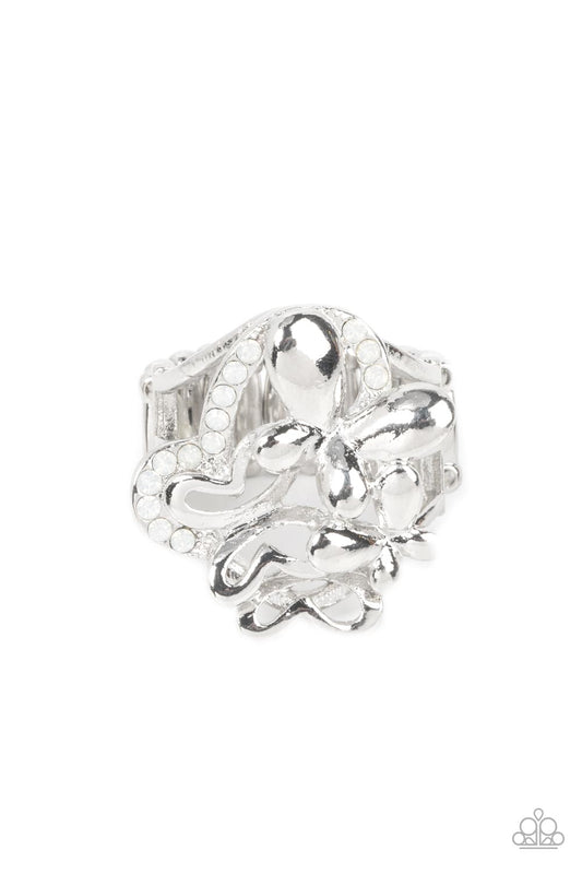 PAPARAZZI "FLUTTERING FLASHBACK" WHITE RING